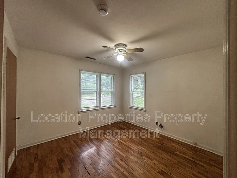 326 E 19th St — Photo 8