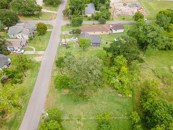 5th image of 507 Cemetery Rd