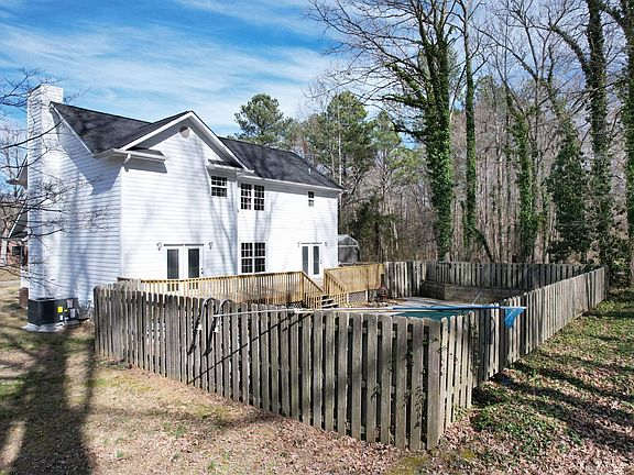 5th image of 110 Charterwood Ln NE