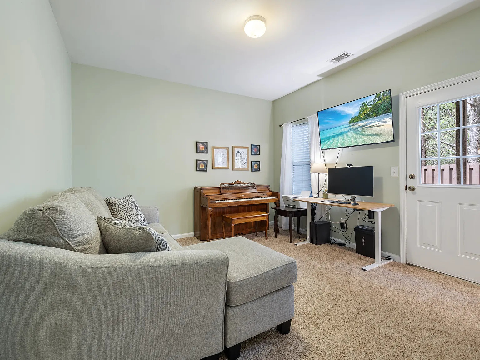4 bed, 3.5 bath, 2090 sqft, $2,500 — Photo 4
