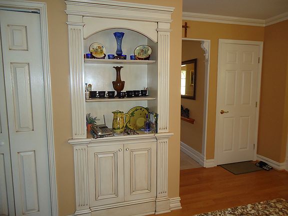5th image of 4 Surrey Ln