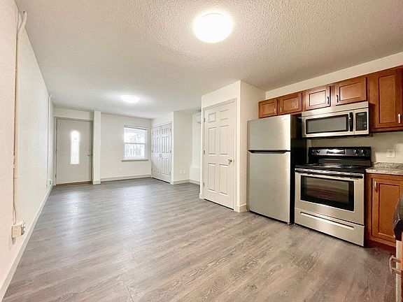 5th image of 118 E Court St #F