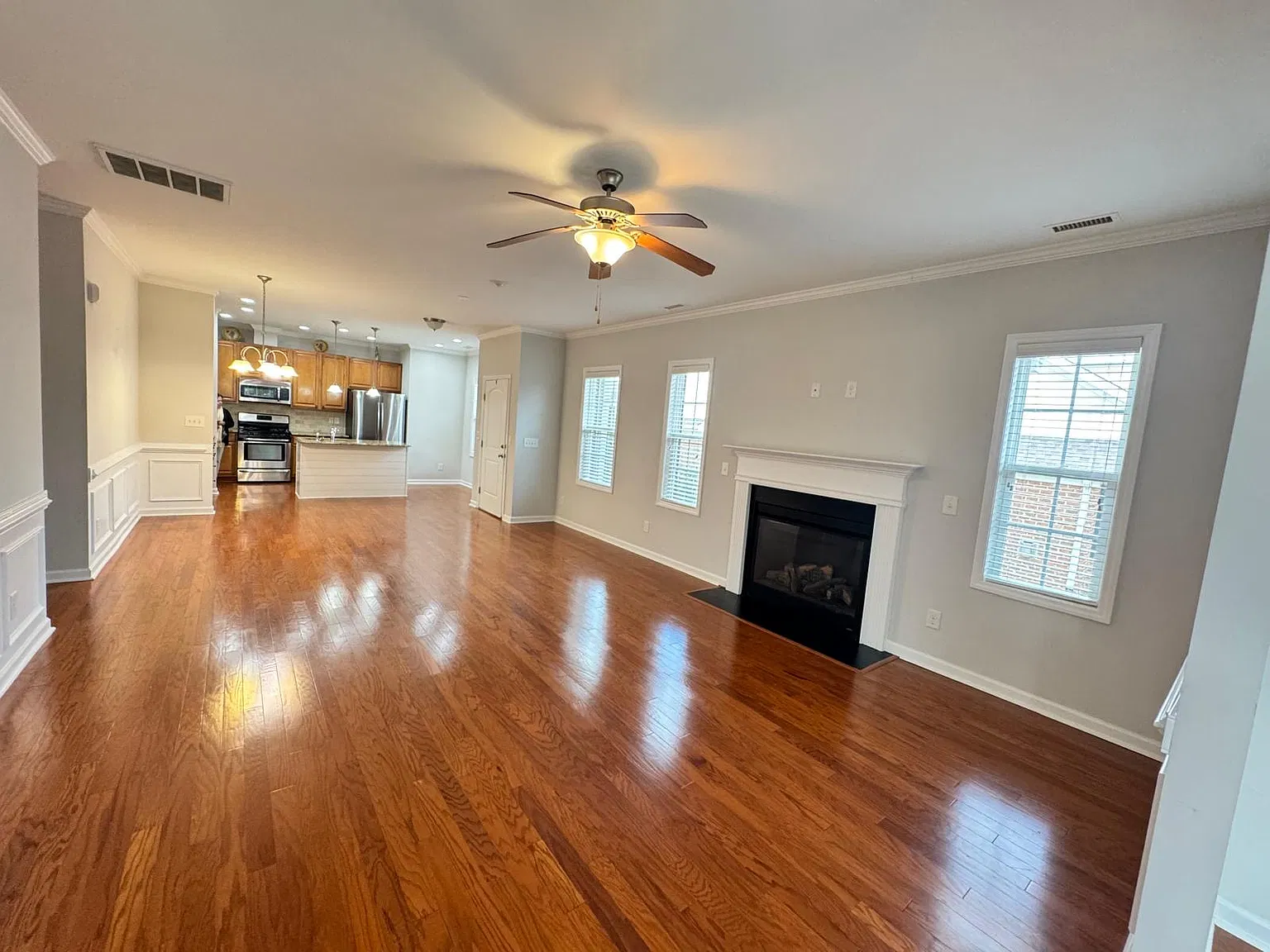 2 bed, 1510 sqft, $1,900 — Photo 2