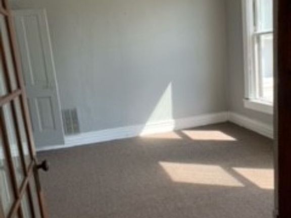 4th image of 612 W Adams St #2