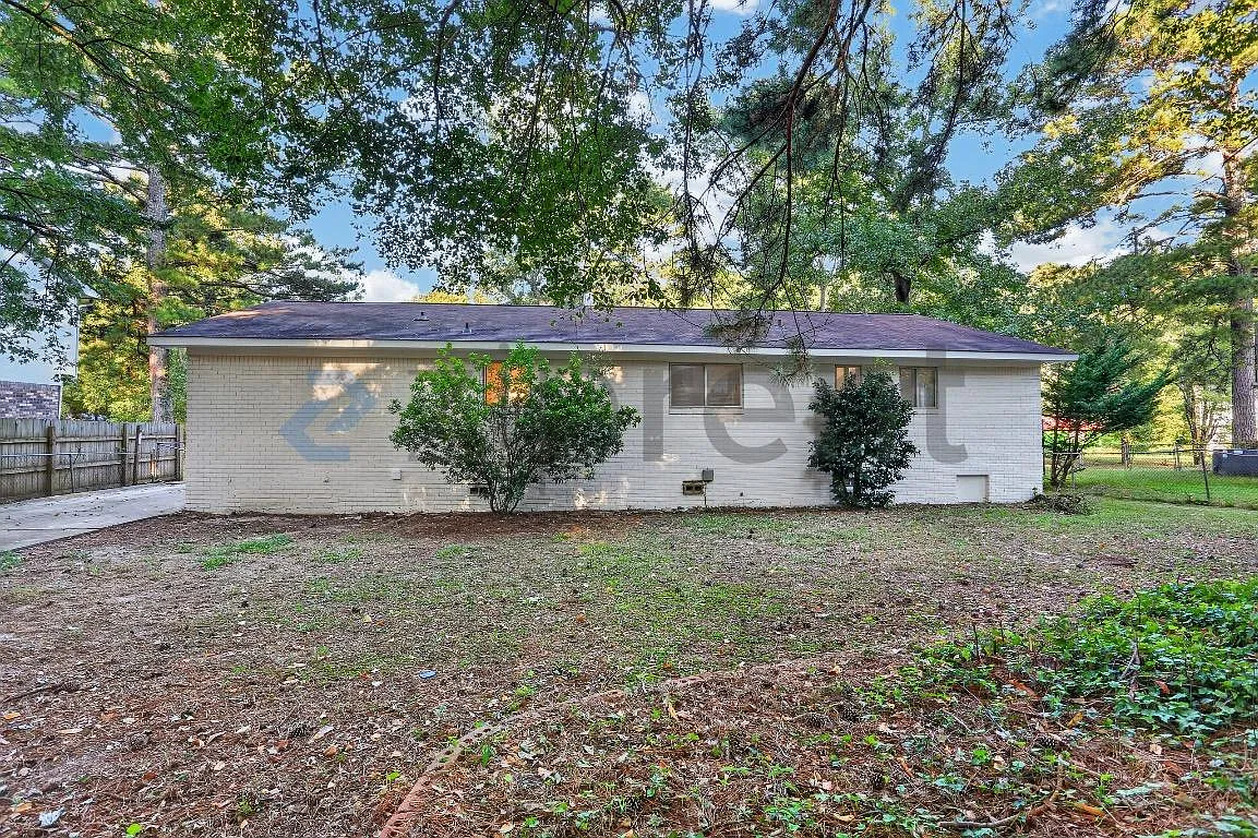 Clayton Highlands — Photo 4