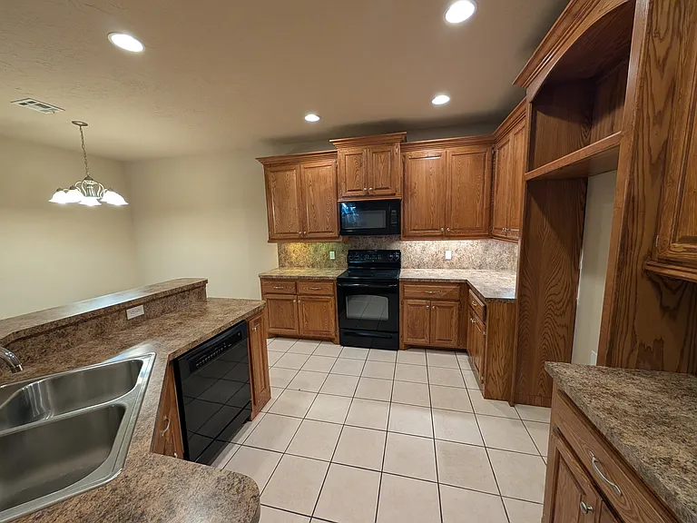 917 SW 37th St #917 — Photo 12