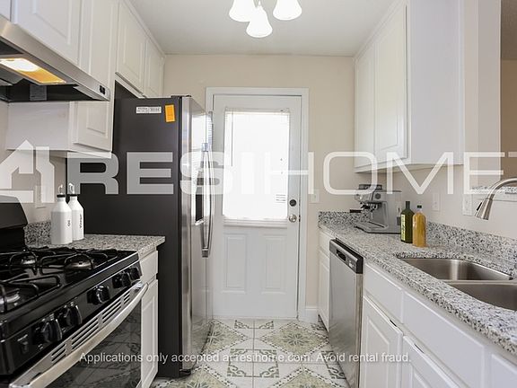 4th image of 418 Tina Hely Ct