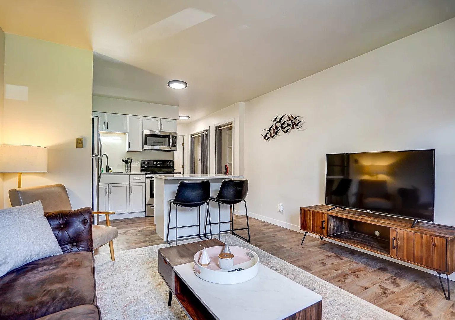 Pets Ok with Free parking and Dishwasher on Willy Street — Photo 4