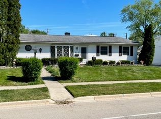 222 E Streamwood Blvd, Streamwood, IL 60107