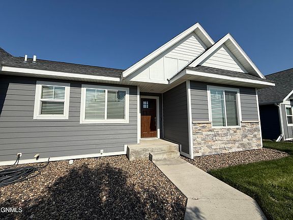 3rd image of 1500 Meadowlark Court
