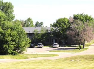 2140 Edgewood Rd NW #1, Cedar Rapids, IA 52405