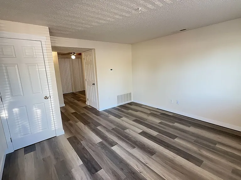 1175 Clearview Ave NE — Photo 3