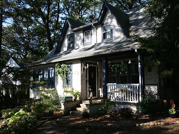 3rd image of 48 W Summit Ave