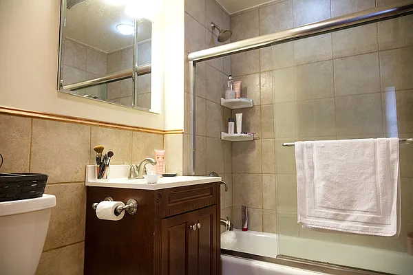 Rented by Easy Rental LLC | media 54