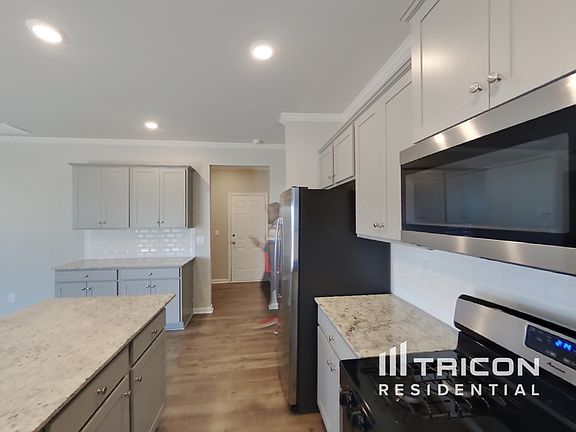 4th image of 4241 Oakhurst Dr