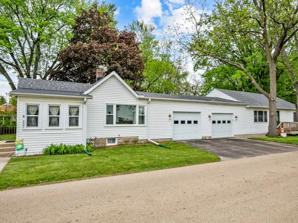 221-223 E Ellen St, Sycamore, IL 60178