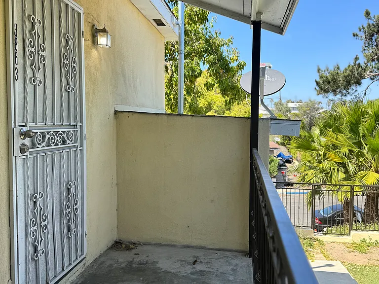3863 Franklin Ave #3863 — Photo 1