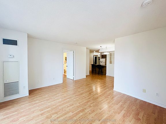 4th image of 761 Bay St #2302