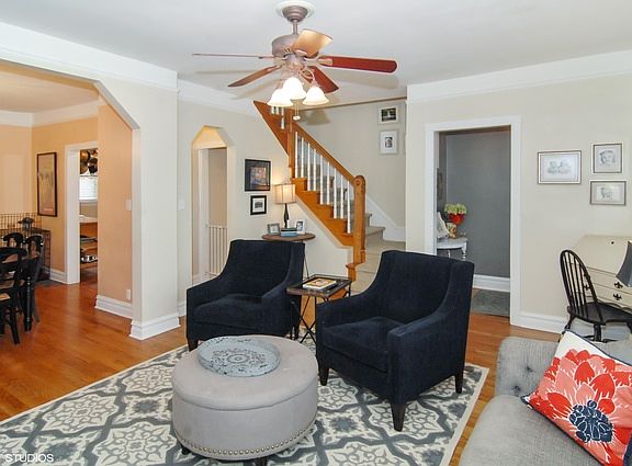 5th image of 2253 W Montrose Ave