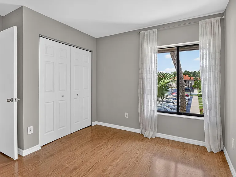 301 Club Cir #208 — Photo 25