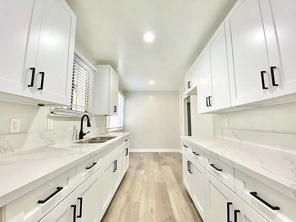 5th image of 3820 Lockland Dr #1