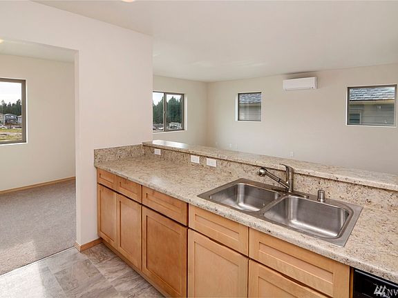 5th image of 360 NE Ohenry Ct
