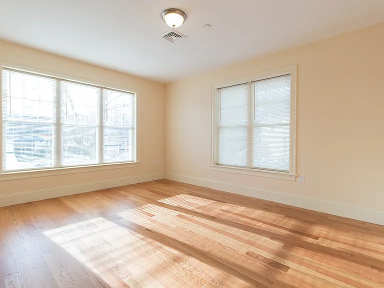 5165 Washington St #7 — Photo 8