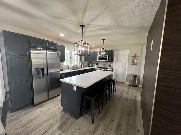 3rd image of 304 6th St E