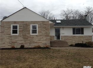 9 Tappan Ave, Babylon, NY 11702