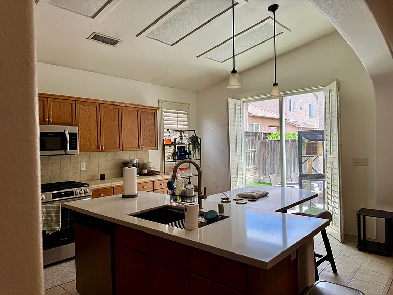 4094 W Fig Tree Ln — Photo 5