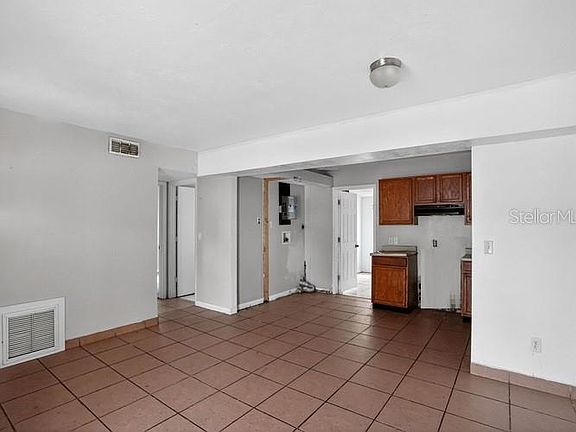 5th image of 1668 W Waycross Cir