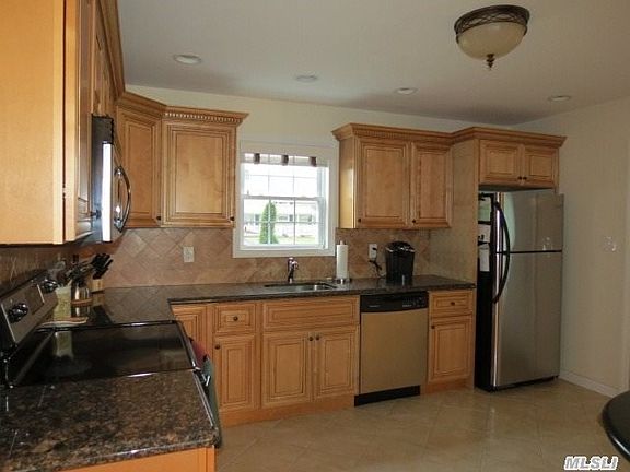 3rd image of 22 Wildflower Ln