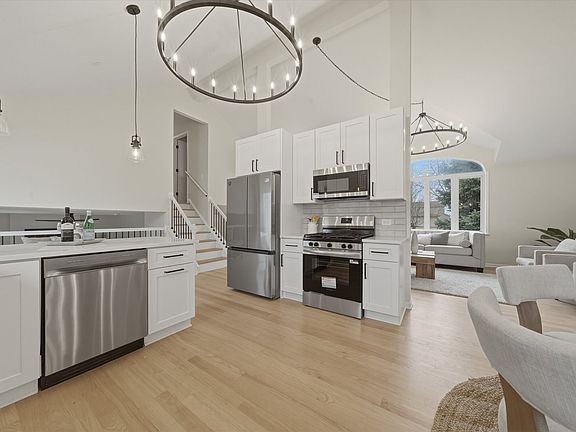 3rd image of 514 N Lockwood Dr