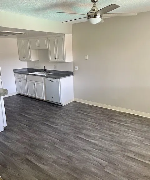 Carmel Court Apts — Photo 13