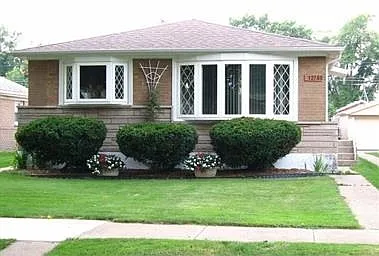 12748 S Muskegon Ave photo 1