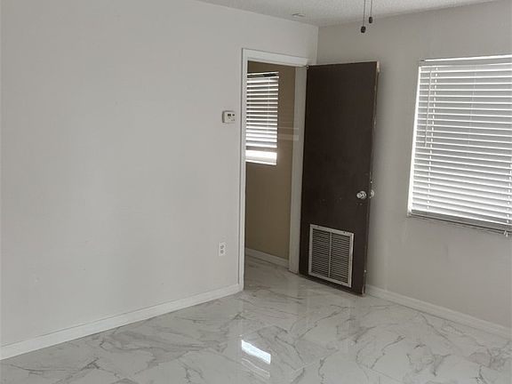 5th image of 5620/5622 8th Ave
