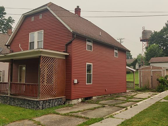 4th image of 321 Railroad St