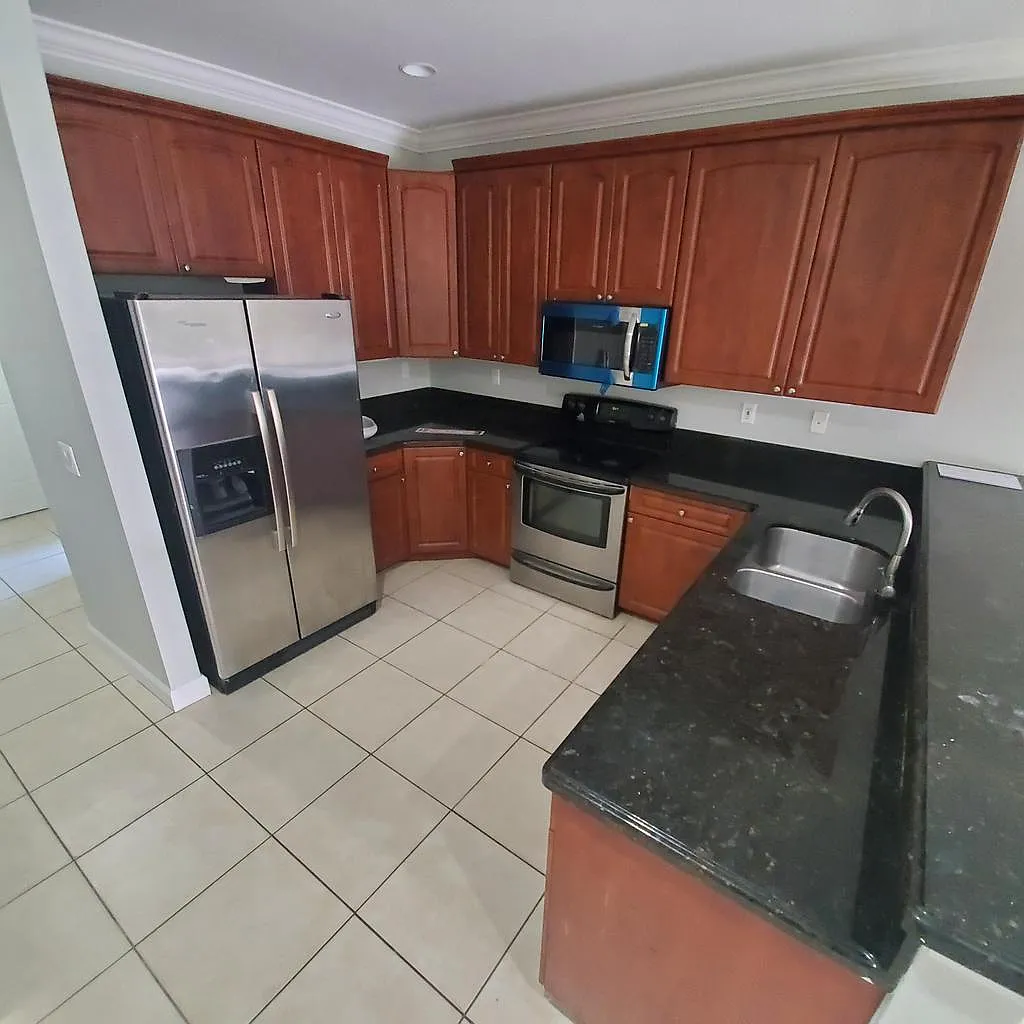 3 bed, 1828 sqft, $2,900 — Photo 3