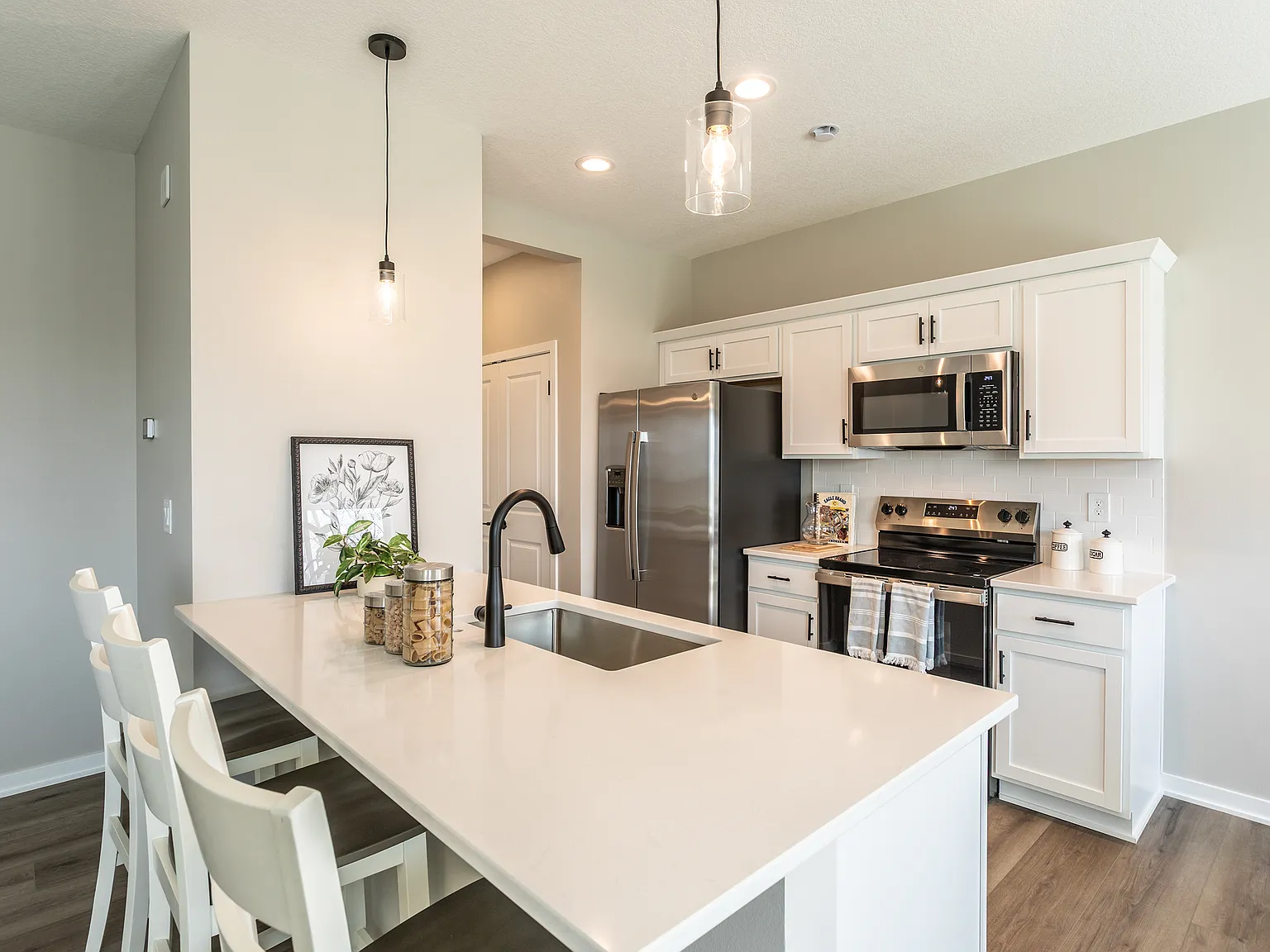 3 bed, 2.5 bath, 1597 sqft, $1,950 — Photo 3