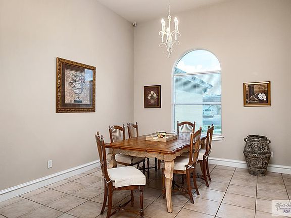 4th image of 1018 Avenue De Estrellas