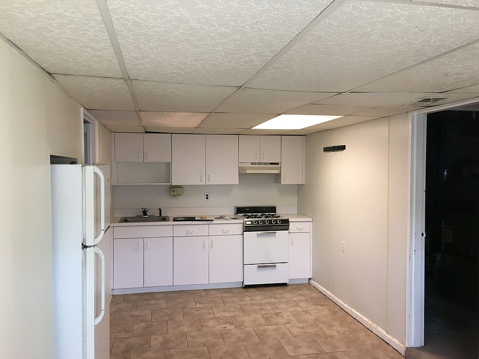 2nd image of 11 Iroquois St