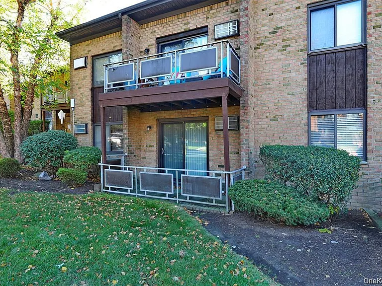10 Brevoort Dr #1A — Photo 1