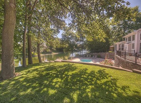 3rd image of 305 Dogwood Ct
