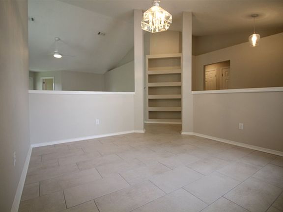3rd image of 392 Mirabelle Dr