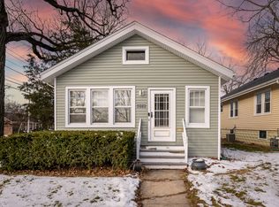 4956 Linscott Ave, Downers Grove, IL 60515