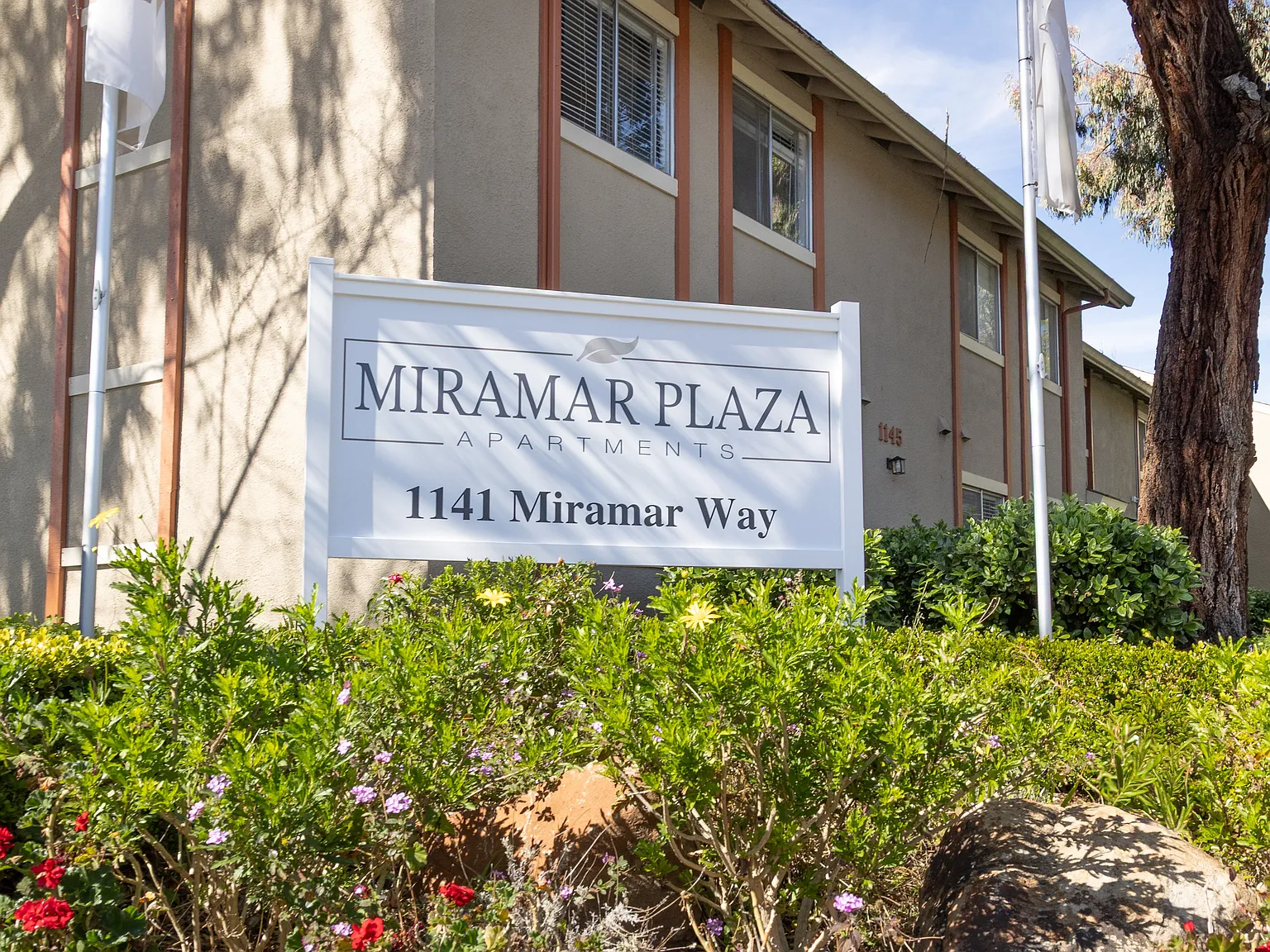 Miramar Plaza — Photo 1