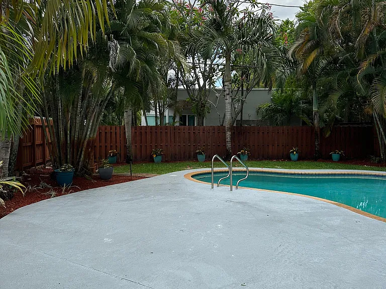 1007 SW 18th St — Photo 28