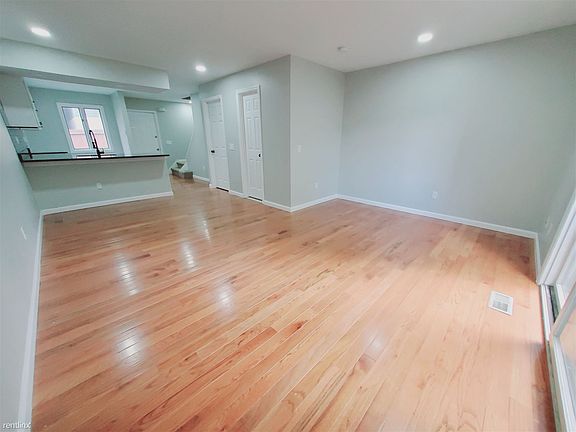 4th image of 36 Glenwood Ave #7