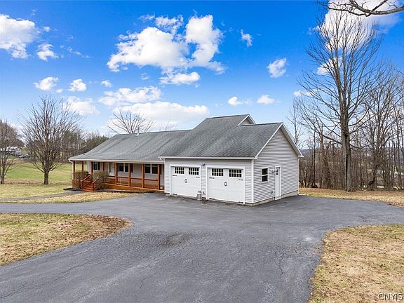 4th image of 3094 Johnnycake Hill Rd