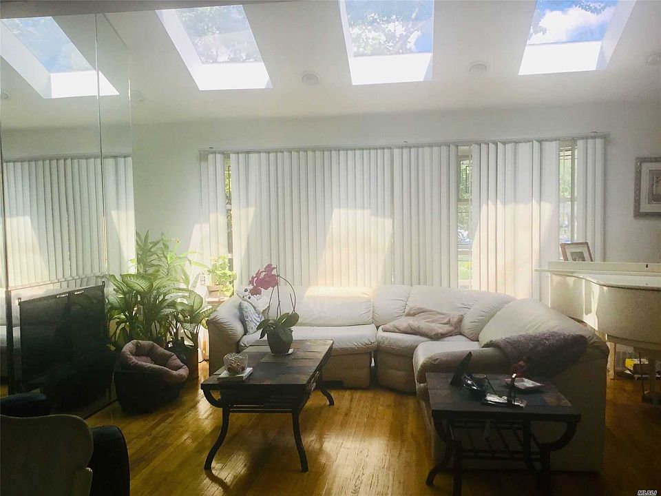 2nd image of 877 Crestview Ave